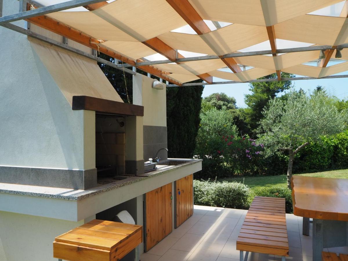 Casa Bamboo Apartment Banjole Exterior photo
